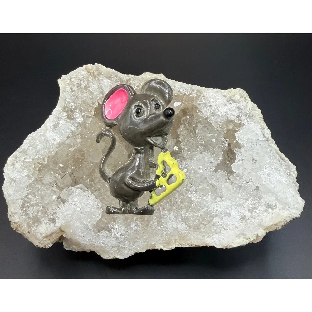GerryS Cute Enamel Mouse Holding Cheese Brooch Pin Whimsical Animal Jewelry Gift
